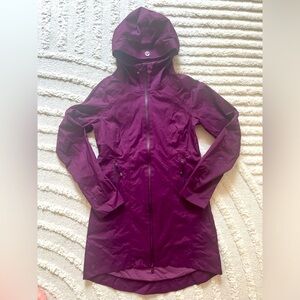 Lululemon size 4 Rain Jacket EUC
